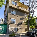 Apartment Retreat With Local Charm By Flat Mаnager *