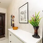 Retreat With Local Charm By Flat Mаnager Apartment *