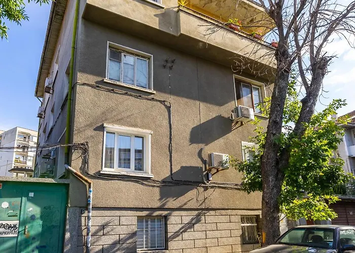 Apartment Retreat With Local Charm By Flat Mаnager *