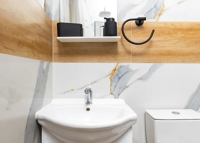 Apartment Retreat With Local Charm By Flat Mаnager *